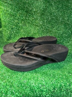 Vionic High Tide Solid Black Flip Flop Thong Sandals Wedge Platform